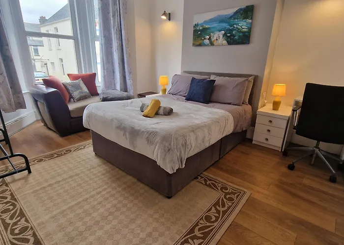5 Bed Plymouth Home-Free Parking - Close To City Centre