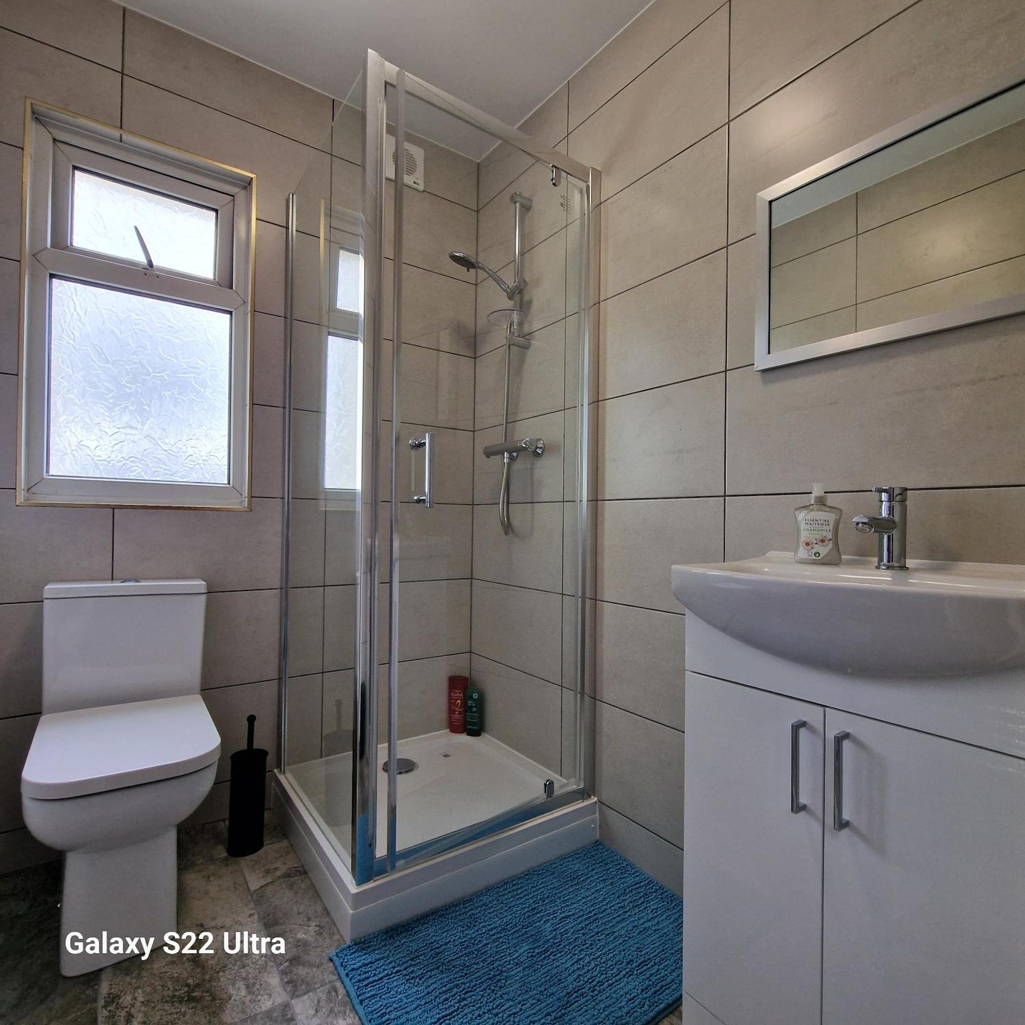 Apartment 5 Bed Home-free Parking - Close To Centre