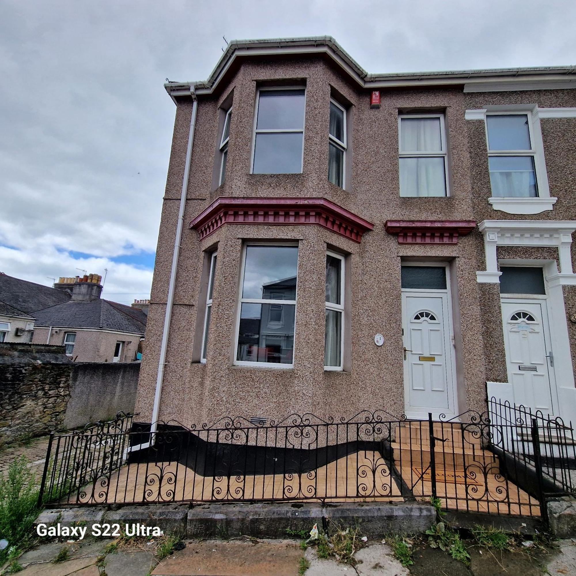 5 Bed Home-free Parking - Close To Centre Apartment