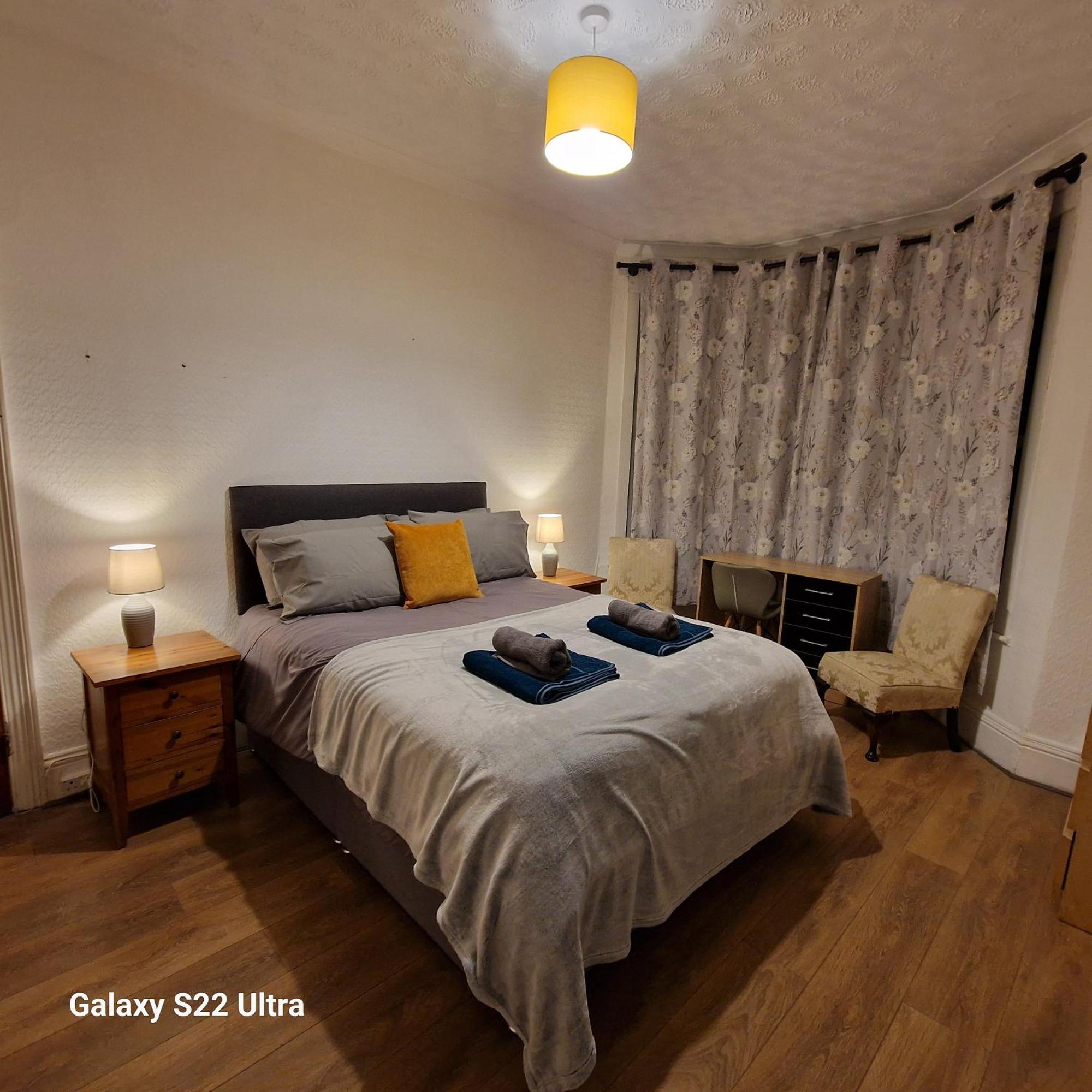 Apartment 5 Bed Home-free Parking - Close To Centre *