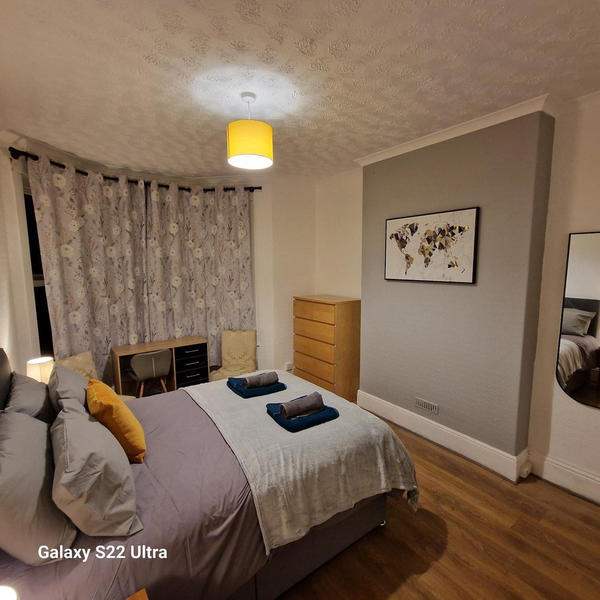 5 Bed Home-free Parking - Close To Centre * Plymouth