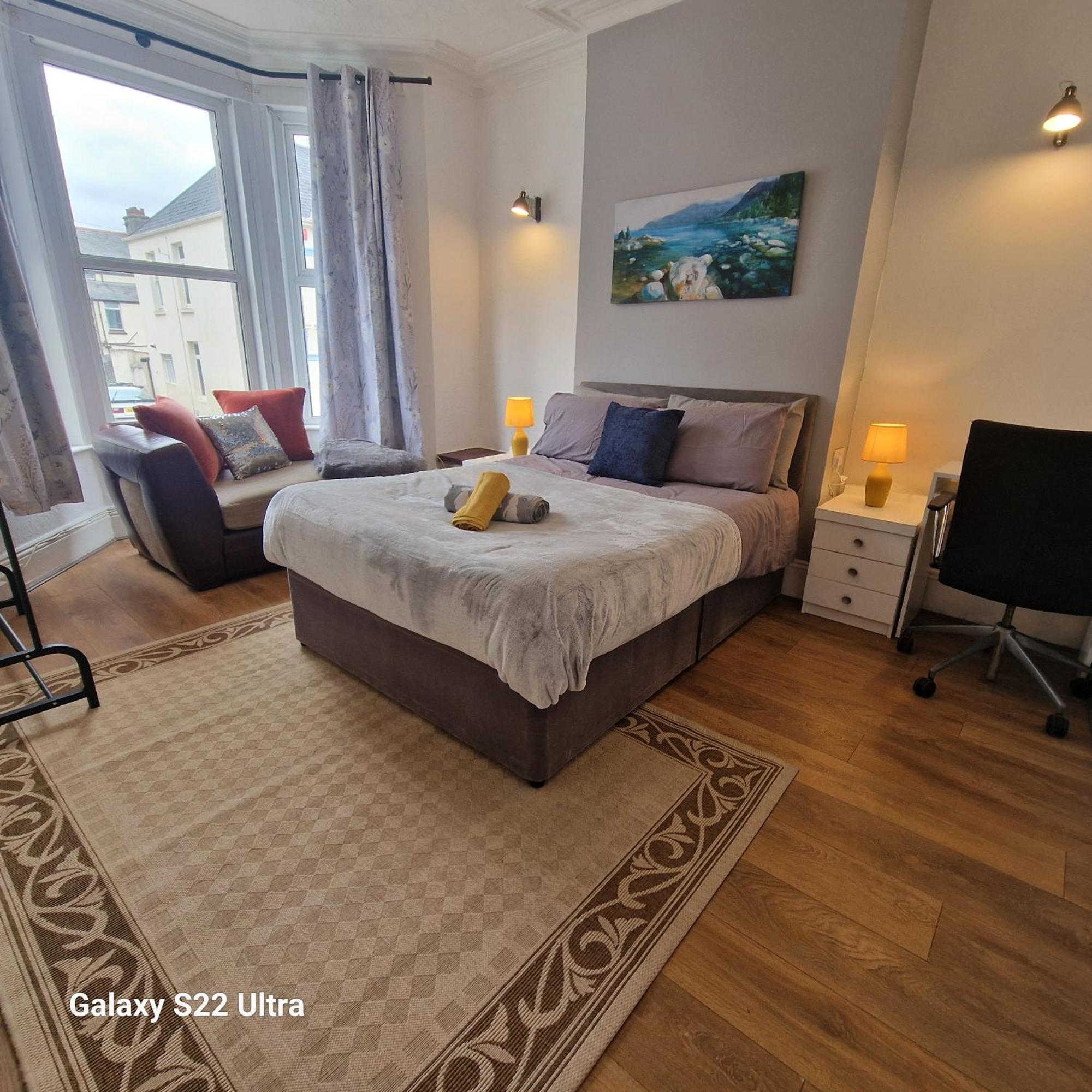 Apartment 5 Bed Home-free Parking - Close To Centre Plymouth