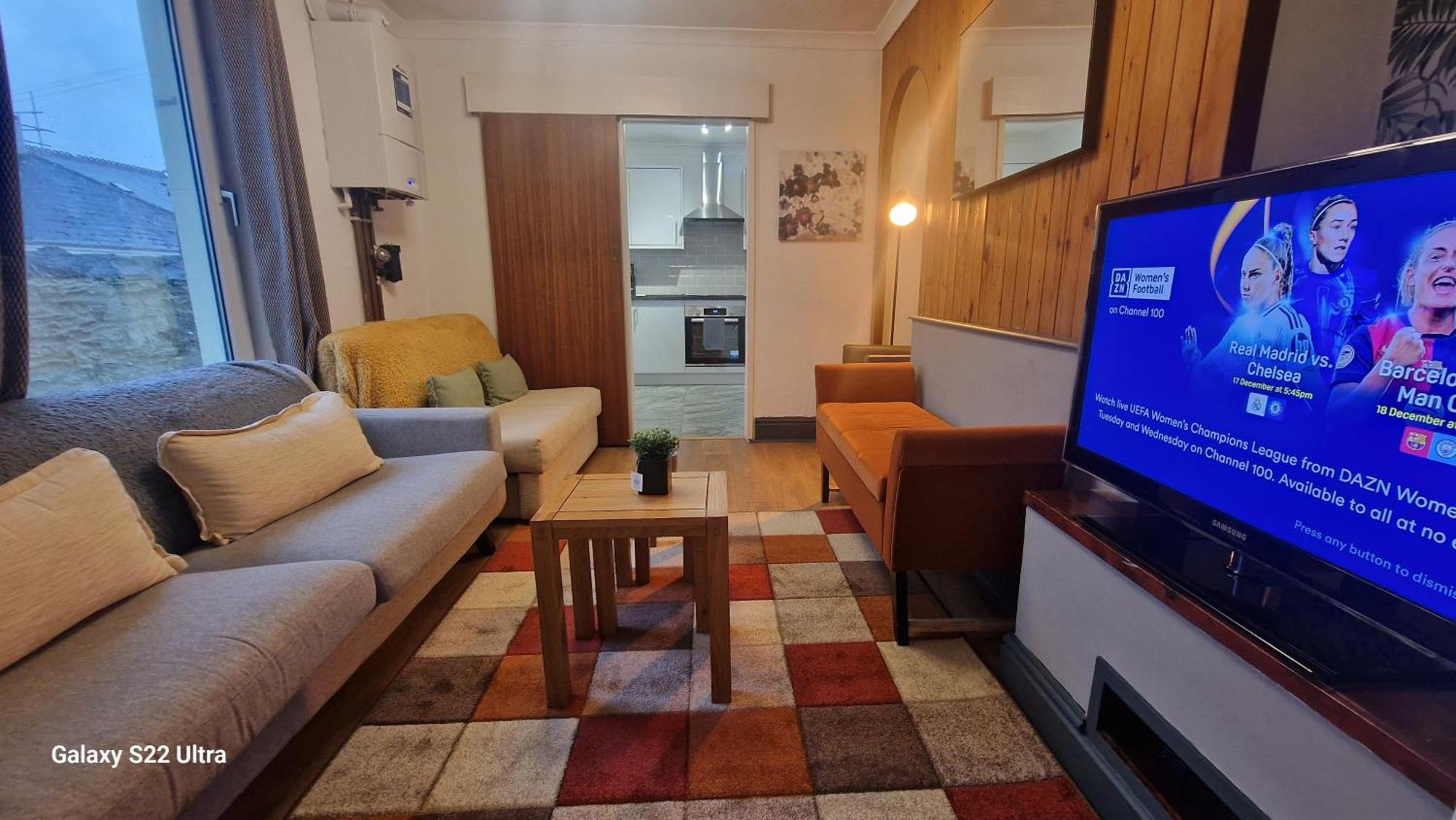 5 Bed Home-free Parking - Close To Centre Apartment *